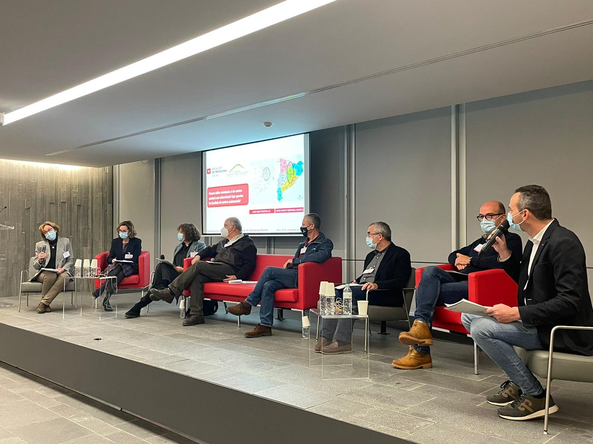 Ramon Pujol, Francesc Cardellach, Rosa M. Morral, Ignasi Carrasco, Joan Espaulella i Anna Forcada debaten si es dóna millor assistència si els centres sanitaris són universitaris <a href="/hospiolot/">F. Hospital d'Olot</a> <a href="/UniBarcelona/">Universitat de Barcelona</a> <a href="/icscatcentral/">ICS Catalunya Central</a> <a href="/althaiamanresa/">Fundació Althaia</a> <a href="/uvic_ucc/">UVic-UCC</a>