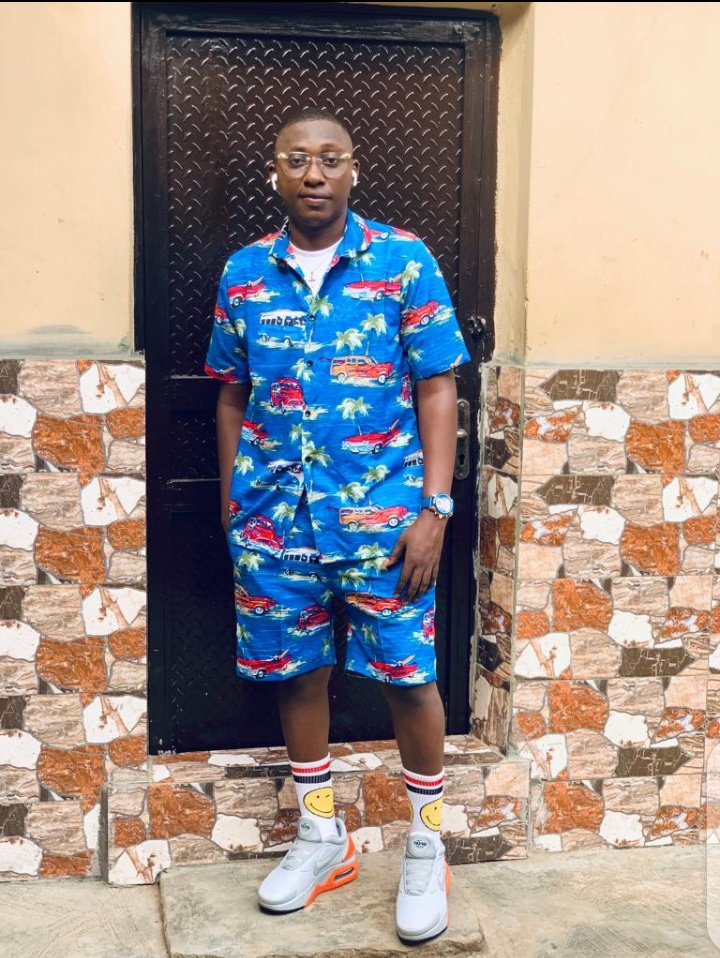 MoeCollections_'s tweet photo. What he ordered...what he got!!!

A happy customer rocking his 2piece from us. https://t.co/4TKPhsytO8