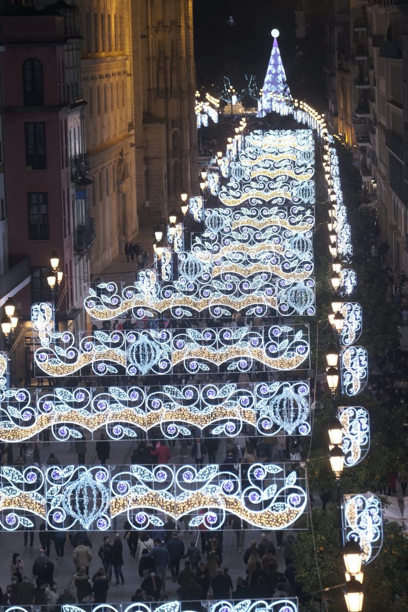 sevillaciudad's tweet photo. Ayer #Sevilla vivió el inicio de la magia de la #Navidad con el encendido de las luces. Todos de forma compartida disfrutamos del momento único. https://t.co/o6hAFPVmDb