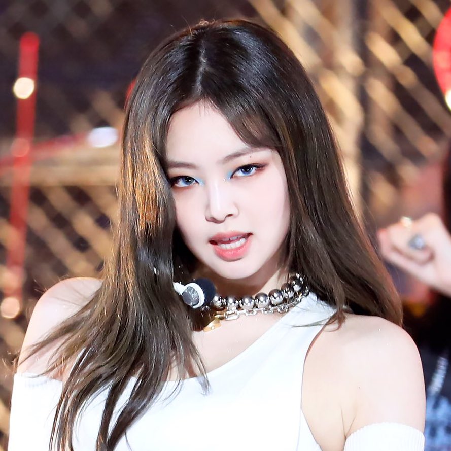 suyeonwrld's tweet photo. sheon and jennie main slayers! https://t.co/0q6TqJvE1Y