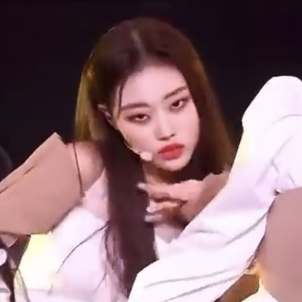 suyeonwrld's tweet photo. sheon and jennie main slayers! https://t.co/0q6TqJvE1Y