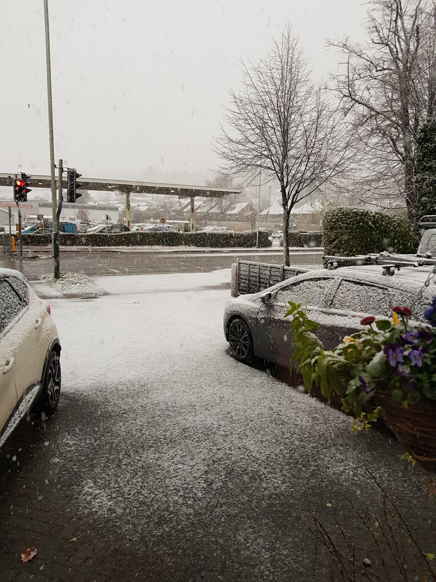 Anybody brave enough to venture out in the #SNOW today for some #beechgreensweat exercise??? #itssnowing #novembersnow #activefamilies <a href="/beech_green/">Beech Green Primary School</a>