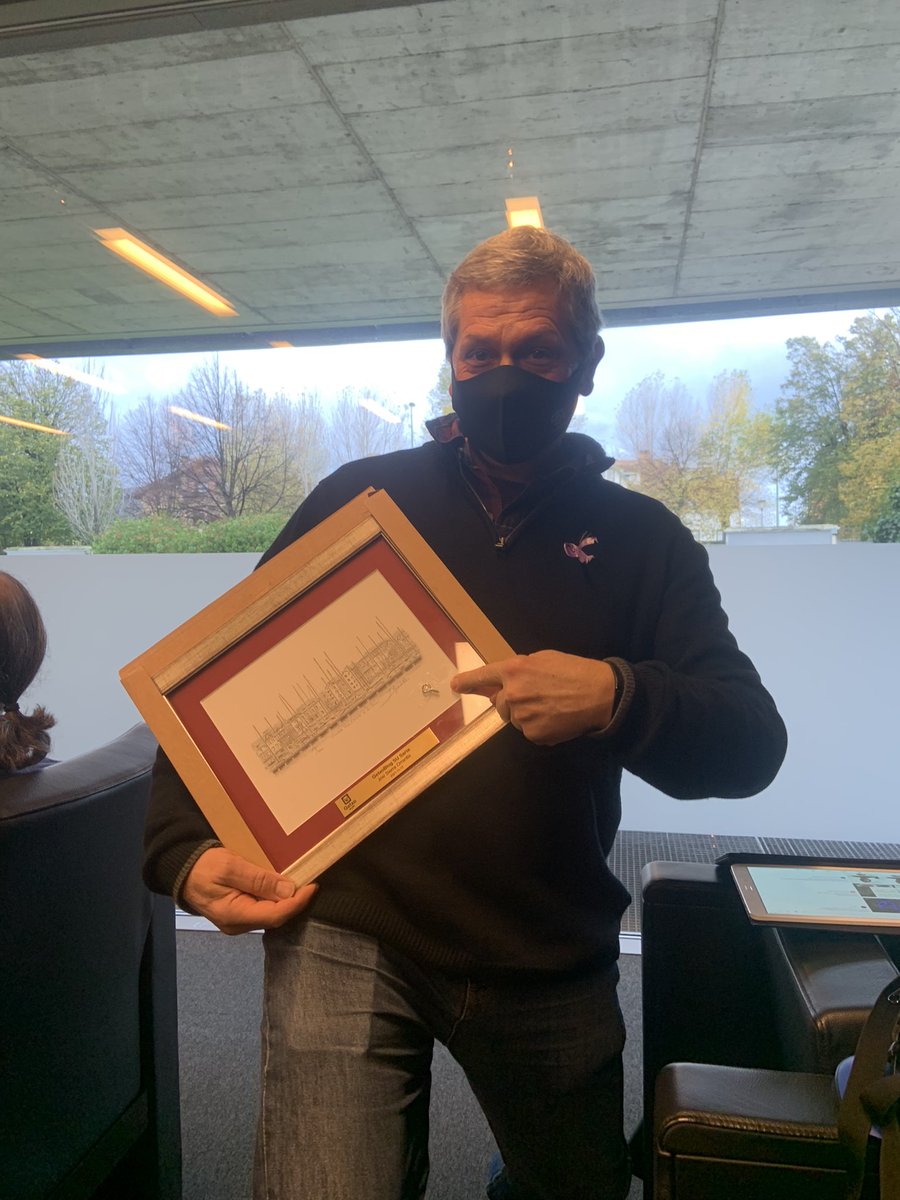 LlonaMikel's tweet photo. Zorionak Josi Sierrari @josi bere #getxoblog Su sariagatik! Aupa zu 'ta zeure euskal blogak! https://t.co/MEWxmlkReW