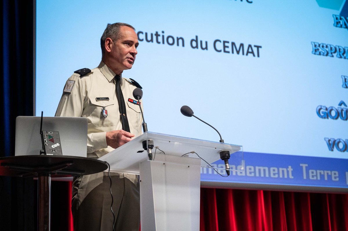 CEMAT_FR's tweet photo. La commission consultative des réservistes opérationnels de l’@armeedeterre est associée à l'étude d'une rénovation profonde, pour des réserves encore plus employées avec les unités d’active. #VisionStratégique #NotreDéfense https://t.co/HEIyXw2gW0