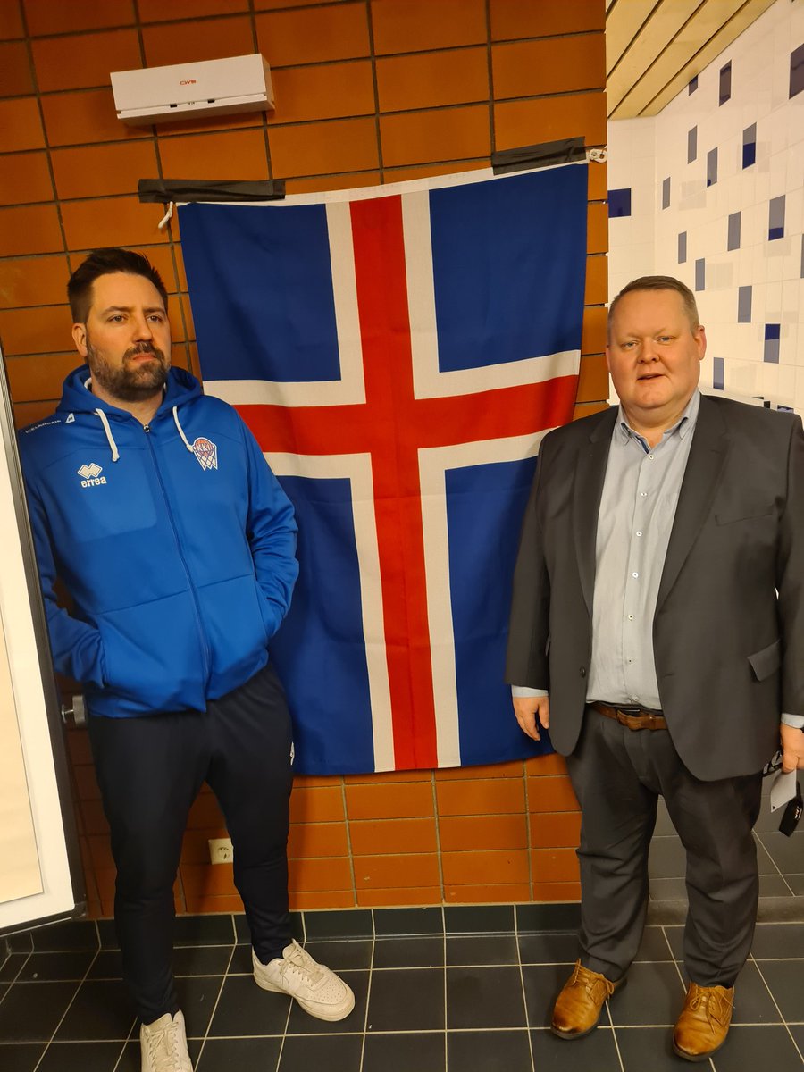 Hannes S.Jónsson (@hannes_jonsson) on Twitter photo Erum a leið til Rússlands en ættum að vera á leiðinni heim til að taka á móti Rússum.Landslið Íslands eiga ekki heimili á Íslandi,bíðum eftir að sjá nýjan stjórnarsáttmála. Er hægt að treysta orðum stjórnmálamanna?? Pínu spennandi viðurkenni það... #korfubolti #fibawc <a href="/kiddigeir/">Kristinn Geir</a> Erum a leið til Rússlands en ættum að vera á leiðinni heim til að taka á móti Rússum.Landslið Íslands eiga ekki heimili á Íslandi,bíðum eftir að sjá nýjan stjórnarsáttmála. Er hægt að treysta orðum stjórnmálamanna?? Pínu spennandi viðurkenni það... #korfubolti #fibawc <a href="/kiddigeir/">Kristinn Geir</a>