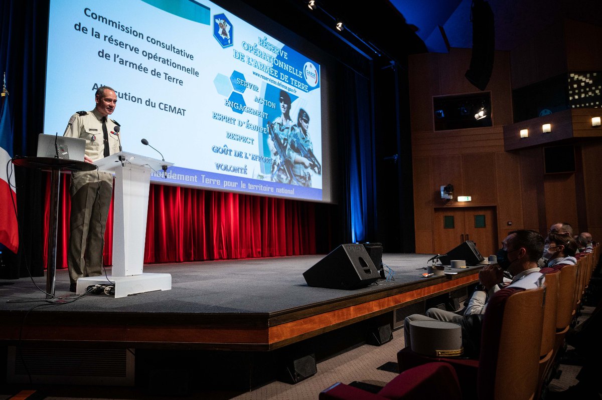 CEMAT_FR's tweet photo. La commission consultative des réservistes opérationnels de l’@armeedeterre est associée à l'étude d'une rénovation profonde, pour des réserves encore plus employées avec les unités d’active. #VisionStratégique #NotreDéfense https://t.co/HEIyXw2gW0
