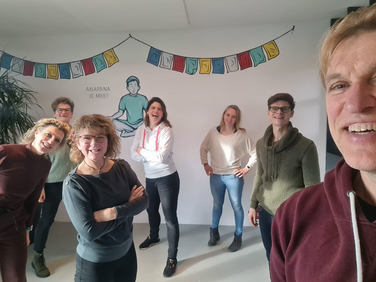 JeBreinBewegen's tweet photo. Vandaag hadden we weer een inspirerende bijeenkomst met onze professionals o.a. over het geven van onze workshops in 2022 over Bewegen voor je Brein.
Zie https://t.co/VLCr6jH4Hl voor ons huidige aanbod van workshops. https://t.co/53x3HrK8gD
