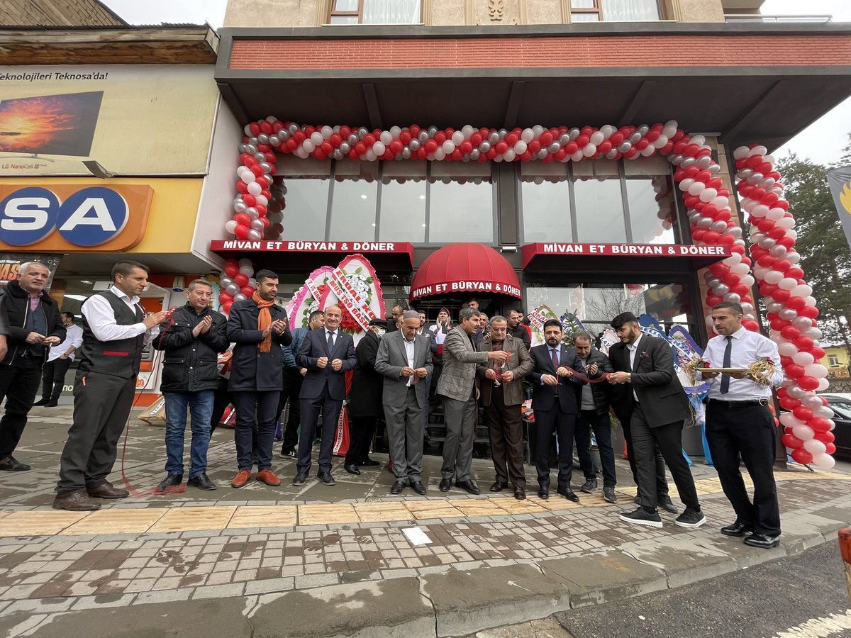 Feyat_ASYA's tweet photo. Atatürk Bulvarı üzerinde hizmet vermeye başlayan Mivan Et Büryan &amp; Döner isimli işyerinin açılışını hayırlı olması dileğiyle yaptık. İşletme sahibi Mesut Göçmen hemşehrimize bol bereketli kazançlar temennisinde bulunduk. https://t.co/Sf2hm4sxzJ