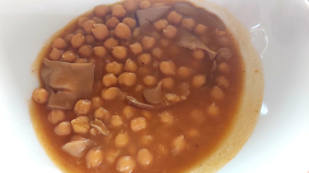 Qué tenía ganas de conocer <a href="/RRVDT/">Restaurante Rivas</a> 
Benditos restaurantes familiares con solera!!
Con José Manuel y el equipo de sala, estás en casa.
Y en cocina, bufff!! Sesitos porno, la(mejor) presa y esos garbanzos marca de la casa.