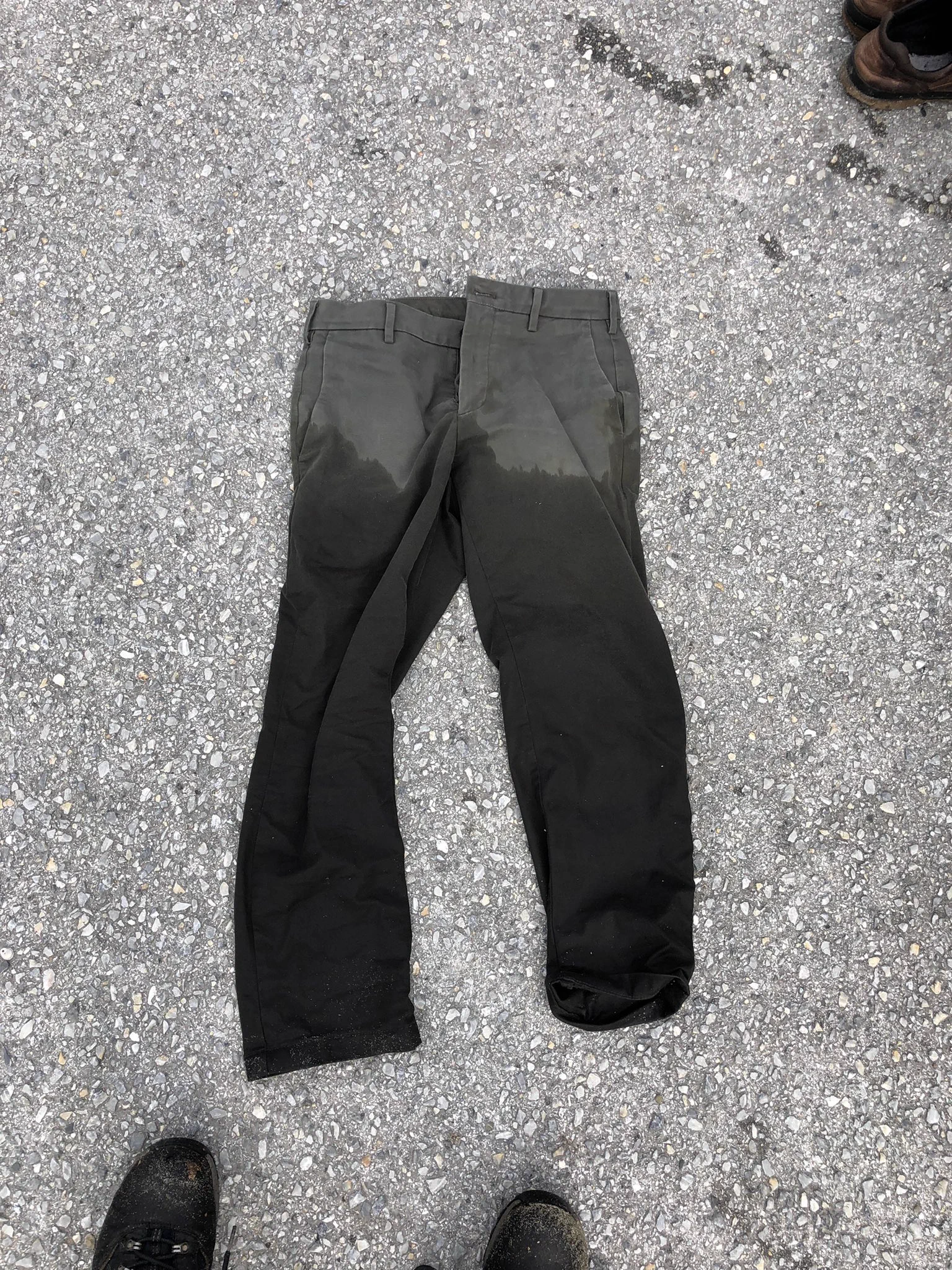 地面かと思い降りたらズボンがビチャビチャに…。軽石許さん！