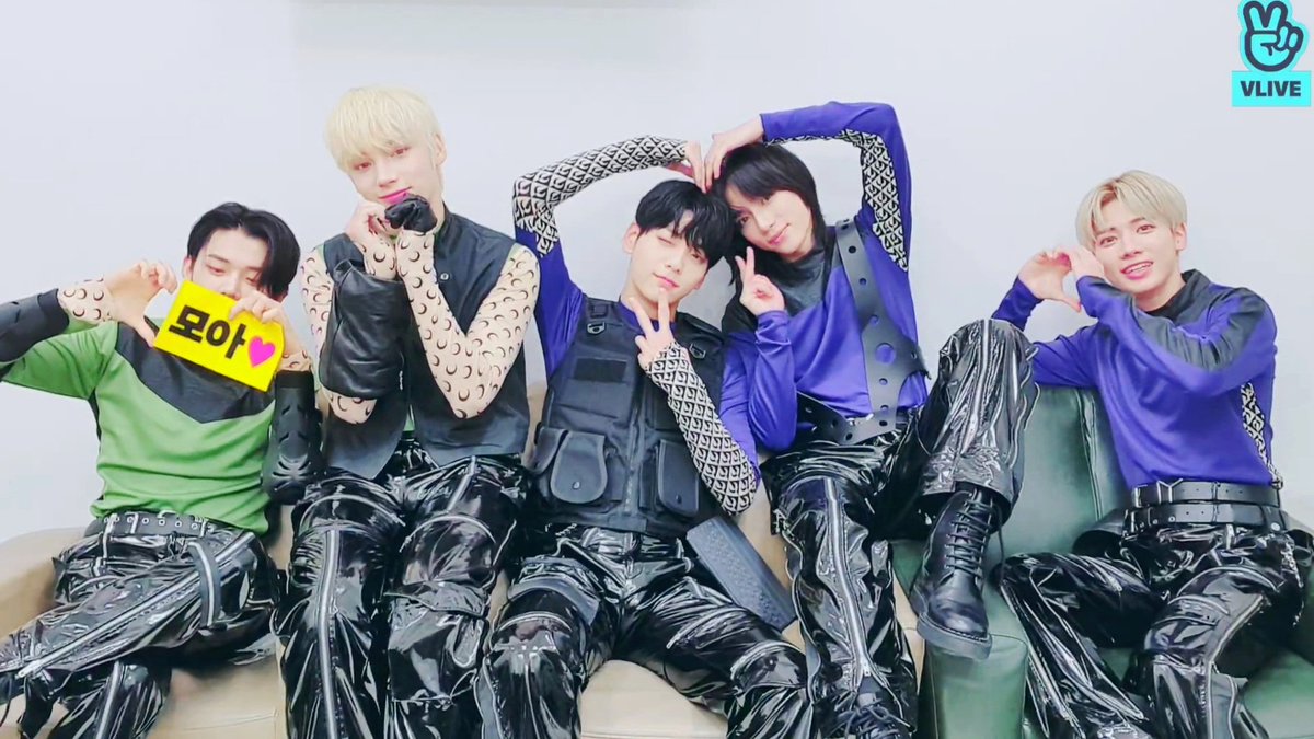 060417yk's tweet photo. ๐๐๐๐๐
#์๋ก_๋ค๋ฅธ_์ฐ๋ฆฌ๊ฐ_ํจ๊ปํ_์ฒ์ผ
#1000DaysWithTX https://t.co/TiJNH3lIva