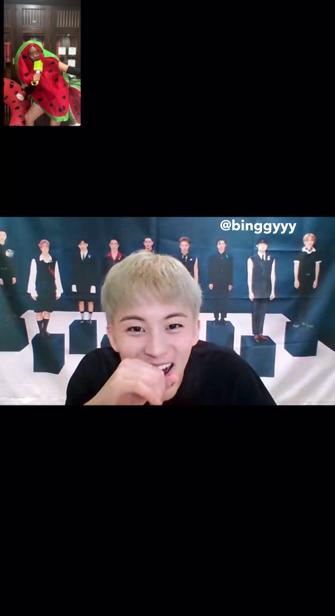 ไม่ได้คุยอะไรกับมาร์คเลย มาร์คเอาแต่ว้าวกับชุด งง 555555555555