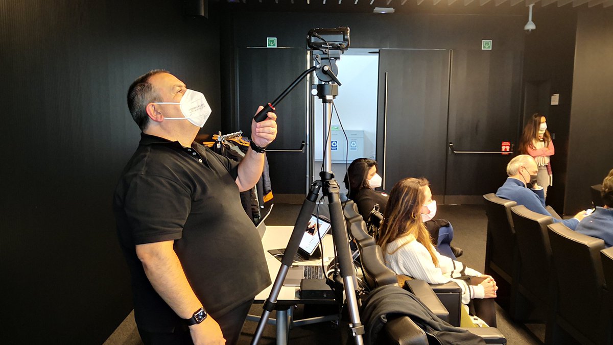palazio's tweet photo. @vllona eta @AiaraValley beti bezala #Getxoblog topaketan #YouTube bideogunetik zuzenean erretransmititzen. #Getxo jakintzaren gunea, gaur https://t.co/wBonWDzVUo