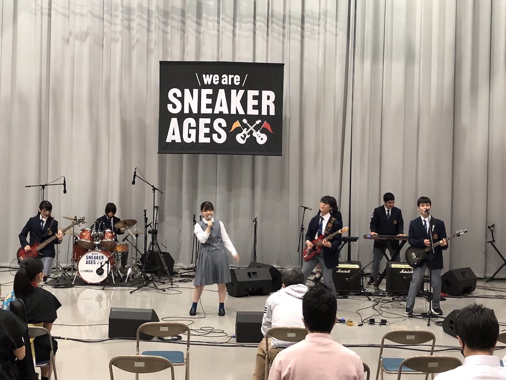 sneakerages1979's tweet photo. ＼11/28 13:00より！／
#スニーカーエイジ 沖縄地区GP大会の模様を #LIVEDREAMER で配信！

当日まで今回の出場校を紹介📣

E No.11 興南高等学校

楽しさ、笑顔を届けたい！想いを込めて、初出場！

#軽音楽部

視聴方法はコチラから▶︎ 

https://t.co/BRcQWhFKcZ https://t.co/lgGJiXY3YD