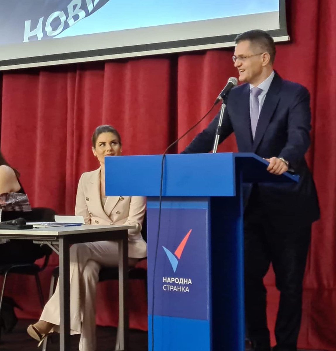 StrankaNarodna's tweet photo. Ovo nije bitka za fotelje, pozicije i privilegije, nego bitka za korenitu promenu sistema.

Idemo napred da bismo promenili Srbiju, i da konačno u našoj zemlji počne da se živi život dostojan čoveka! 

Druga izborna Skupština Narodne stranke Novi Sad https://t.co/7De0tu04fB