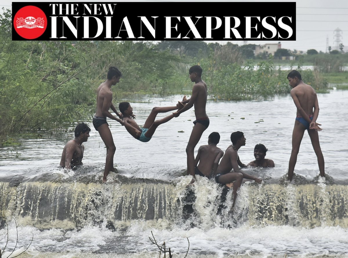 Jawahar_TNIE's tweet photo. Local children enjoy at ayyappakkam lake while it is draining following consistent rains @shibasahu2012 @xpresstn @NewIndianXpress https://t.co/7ZS0rJ5Pwb
