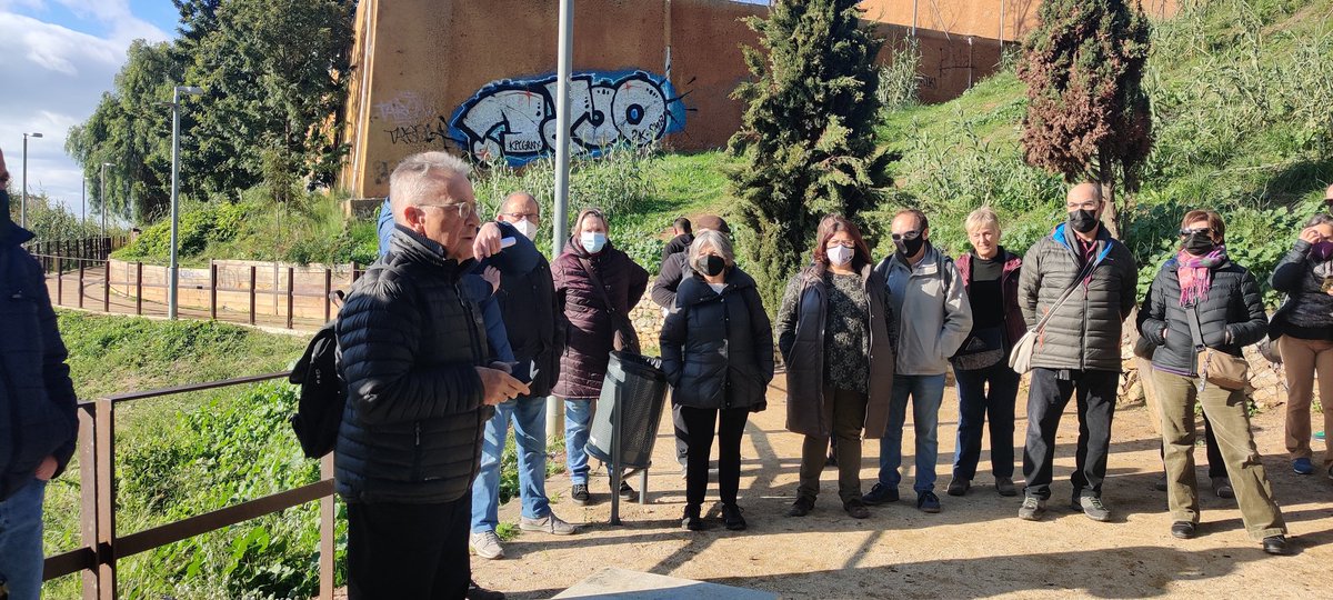omniummaresme's tweet photo. Aprofitem la primera parada per escoltar en Pep Bermúdez, que ens explica la història de la formació i evolució del barri de Rocafonda. Fins a final dels 70 el barri creix sense una planificació clara i regulada.
#Revolted https://t.co/P0DvCCq9g2