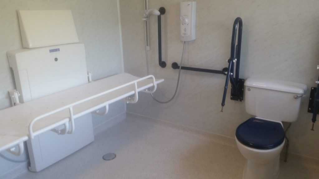 CHuC_org_uk's tweet photo. South West - #Devon - #Otterton Clare's Place
#SelfCatering holiday cottage with #ceilinghoist #ceilinglift and accessible pool with #hoist. Sleeps 8. Hoists in 2 bedrooms and wet room with #changingbench.
More info on #CHuC website : https://t.co/o8n02K5JSY https://t.co/n6u3XXalH3