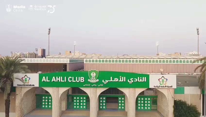 B_A_turkistani's tweet photo. حسبي الله ونعم الوكيل على من تسبب في تقزيم الأهلي وبيده هو من قسم كل ما هو أهلي من لاعبين لأعضاء لمنسوبين لإعلام حتى وصل للجماهير وقام بشراء بعضهم من خلال القروبات او وسائل التواصل واصبح الاهلي يعيش في ضياع كبير 
وهو في راحه تامه لأن مابناه غيره خلال ٣٠ سنه تم هدمه في ٣ شهور فقط https://t.co/VU3LTqAFLF