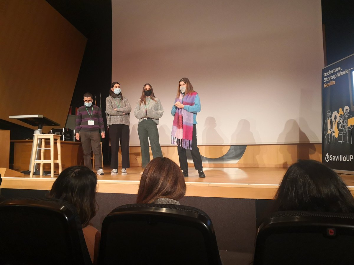 ¡Hora de mentorización! Los equipos cuentan su propuesta a los mentores.

¡Nervios fuera y a exprimir al máximo los conocimientos de todos los profesionales que están aquí para ayudaros, #startuperos!

#SWSevilla #EmprenderEn54Horas <a href="/SevillaUP/">SevillaUP Asociación</a>