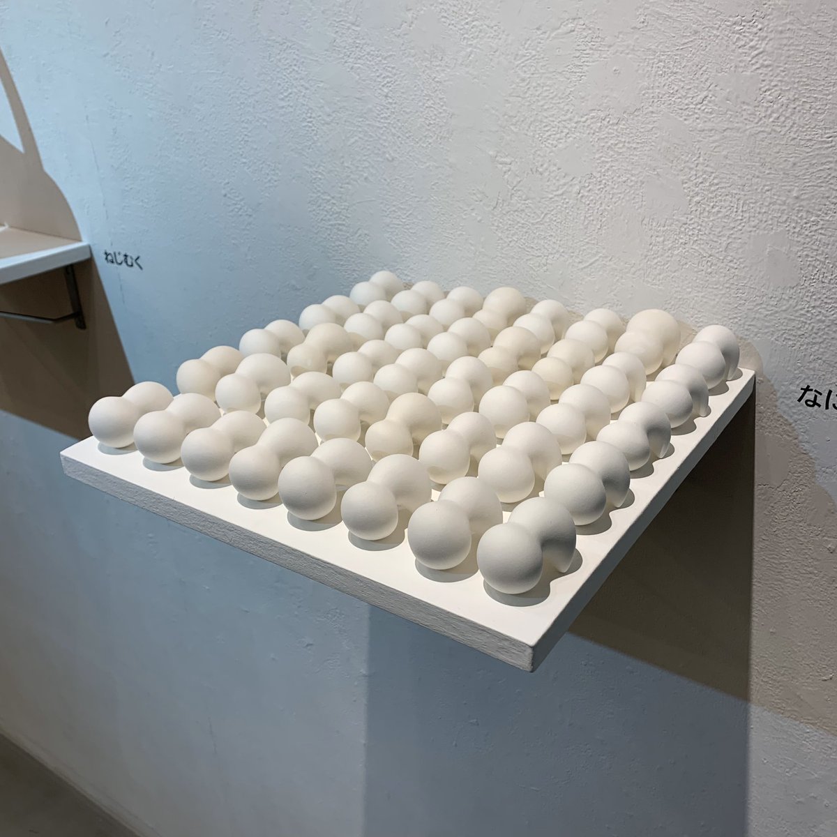 takesugata's tweet photo. 2019年TAKE展「ガタメ」出展作品
-
なにかあまた（2018年制作）
-
@opagallery 
#ガタメ
#なにかあまた
#TAKE展2019年
#TAKE展
#個展
#しんぱくん
#現代アート
#立体作品
#contemporaryart
#japaneseart
#japaneseartist https://t.co/KkAU3oo2Ty