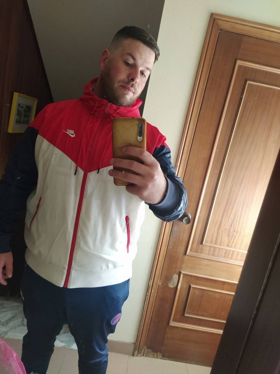 Donatinho_4's tweet photo. #barbertime 💈💇✂️ https://t.co/vuytJJMhsY