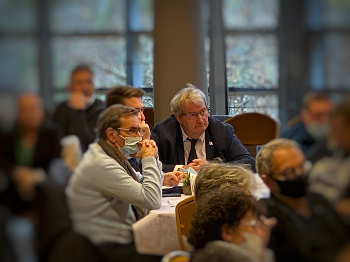 dupontaignan's tweet photo. Ouverture du Congrès National de @DLF_Officiel. 🇫🇷

« Debout, libre, déterminée, ici se tient la France qui ne cède pas ! 

Mes chers amis, je suis tout simplement fier de vous avoir à mes côtés » 

Nicolas. https://t.co/hRaAPglaFq