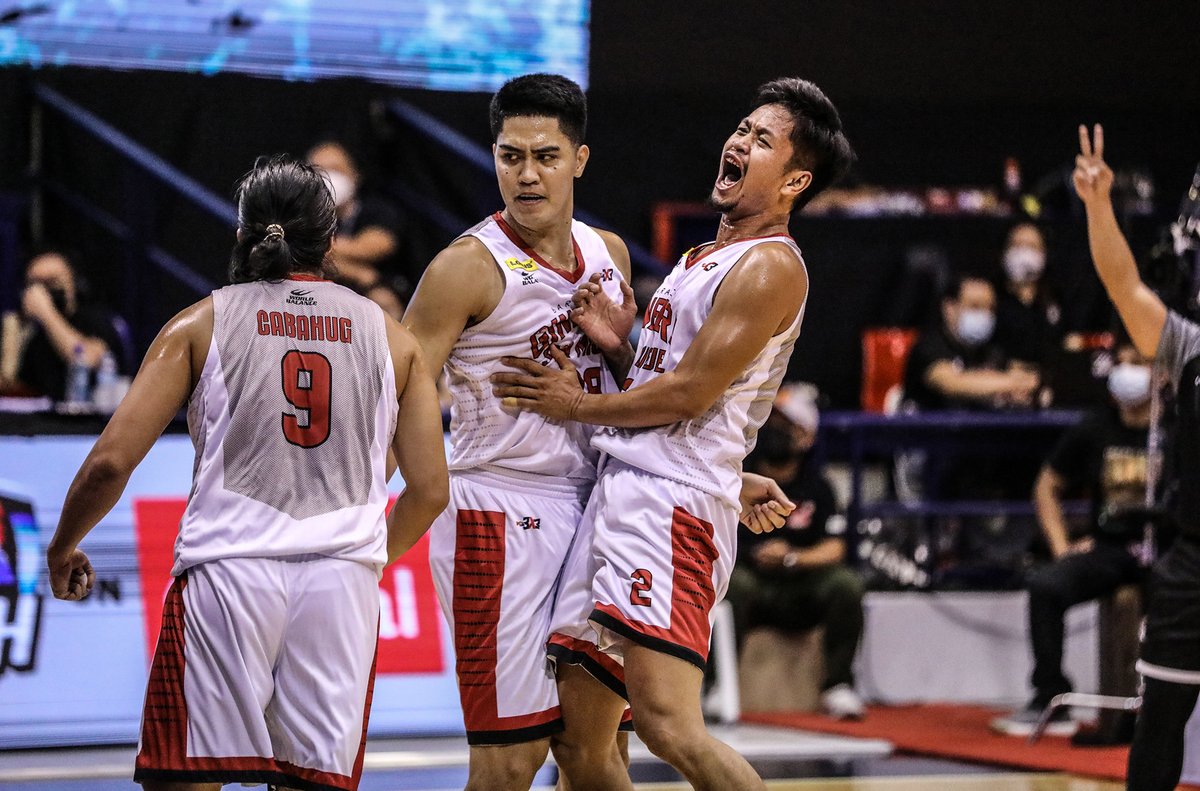 dtdyumol's tweet photo. @cnnphilippines @sportsdeskph @PBA_3x3 Dennice Villamor converts the game-winning trey as Brgy. Ginebra San Miguel (1-1) post a come-from-behind win vs. San Miguel Beermen (0-1), 21-20. @cnnphilippines @sportsdeskph 

📸 : PBA Media Bureau https://t.co/kOosg9CUV1