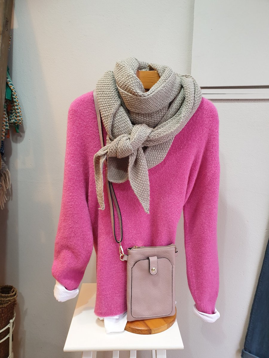 pilart16's tweet photo. 💕Jersey qué nos tiene enamoradas #jersey #jerseylana #moda #outfittoday #modacomfy #modacasual #comerçdepoble #comerçdeproximitat #pilarttienda #viladecans #baixllobregat https://t.co/u7DwekJWD9