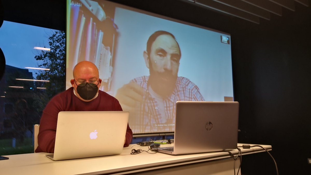 palazio's tweet photo. Eskerrik asko @landreu  Magia al diseñar un robot con una impresora 3D enseñando cómo hacer una #PCR con más de 7000 guerreros. 8,2 millones de euros con donaciones privadas. Emocionándonos en #Getxoblog. Máquinas PCR para nuestros hospitales https://t.co/mHr5Nq9dsw