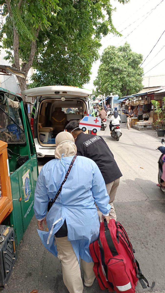 Wintomo's tweet photo. Hari ini menggunakan jasa @agddinkesdkiJKT dr @dinkesJKT. Dilayani dengan baik hingga tiba di rumah sakit. Tdk dipungut biaya (bagi pemegang KTP DKI). Ada relawan yg mengawal tadi naik motor, juga tidak mau terima uang. Hanya bisa mengucapkan terima kasih. (Driver:Pak Arga, Koja) https://t.co/gU3SAHe0T9