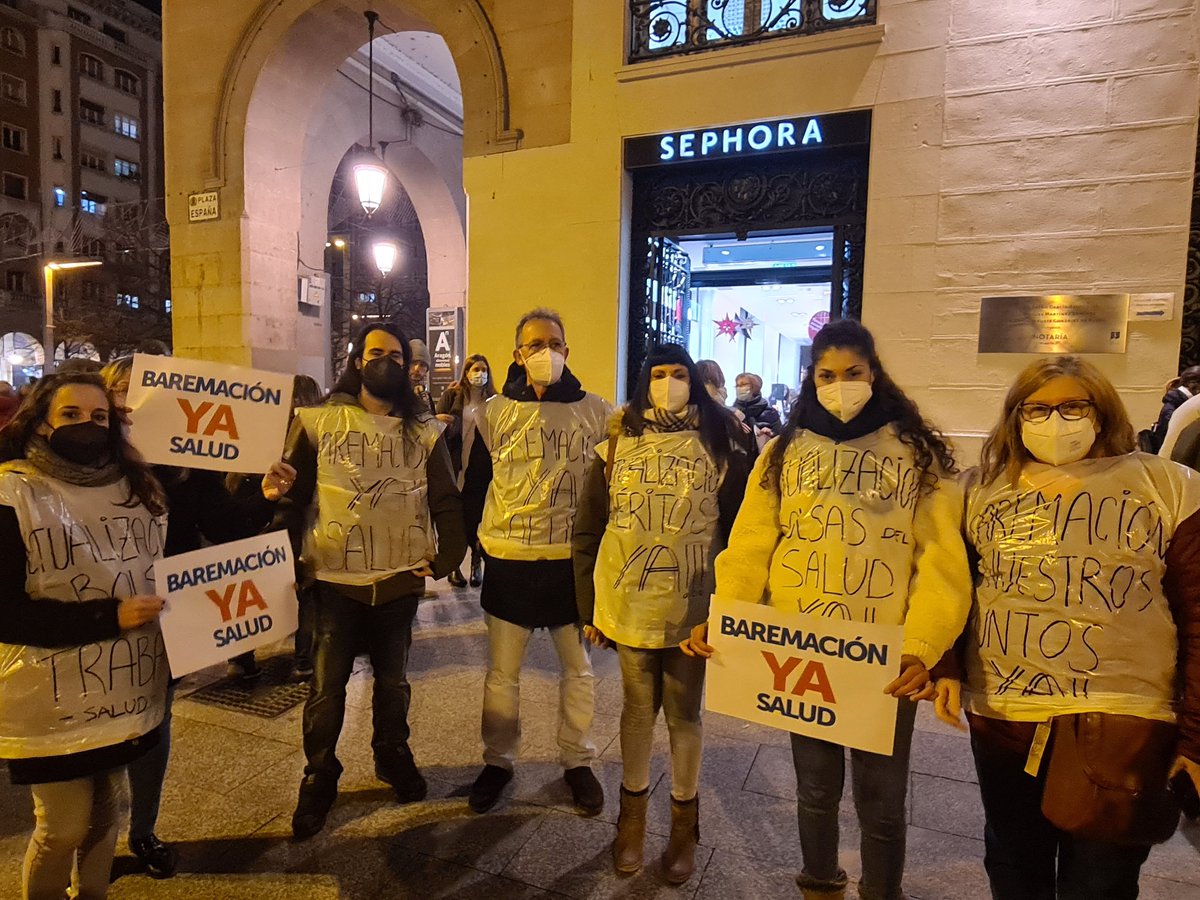 Desde la plataforma <a href="/BaremacionYa/">Baremación Ya SALUD</a> solicitamos la actualización de los méritos del personal del Servicio Aragonés de Salud. Más de 200.000 afectados. + de 350 concentrados ayer. #baremacionyasalud
<a href="/periodicoaragon/">El Periódico de Aragón</a> <a href="/aragontv/">Aragón TV</a> <a href="/JLambanM/">Javier Lambán</a> <a href="/GobAragon/">Gobierno de Aragón</a> <a href="/arainfonoticias/">AraInfo</a> <a href="/SoydeZaragoza/">Soy de Zaragoza</a>