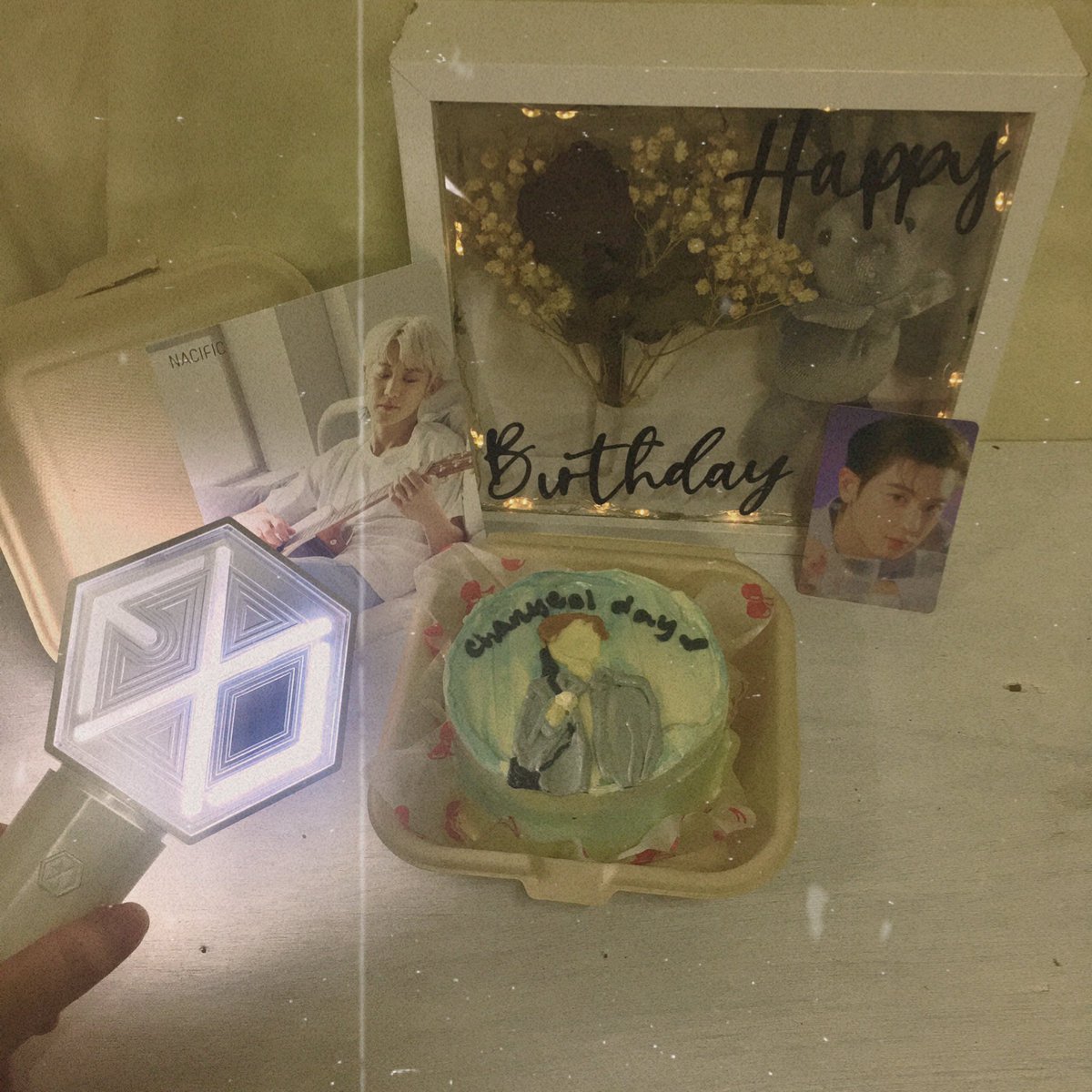 eggsoYEOL's tweet photo. Happy Birthday to our multi talented happy virus ✨💛💛💛
#HappyChanyeolDay 
#EXO
@weareoneEXO https://t.co/Rdni4d7TqD