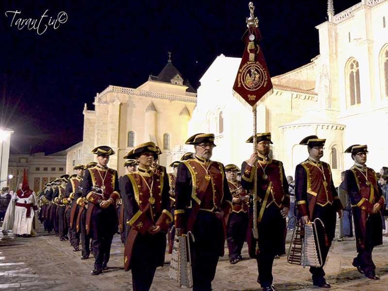 HSM_Leon's tweet photo. Hoy 27 de noviembre, desde la Hermandad de Santa Marta y de la Sagrada Cena queremos felicitar afectuosamente a los componentes de la Agrupación Musical Santa Marta y Sagrada Cena @amlacena con motivo del XXI aniversario fundacional de la agrupación. Que sea enhorabuena hermanos. https://t.co/XSYfLuqxcj