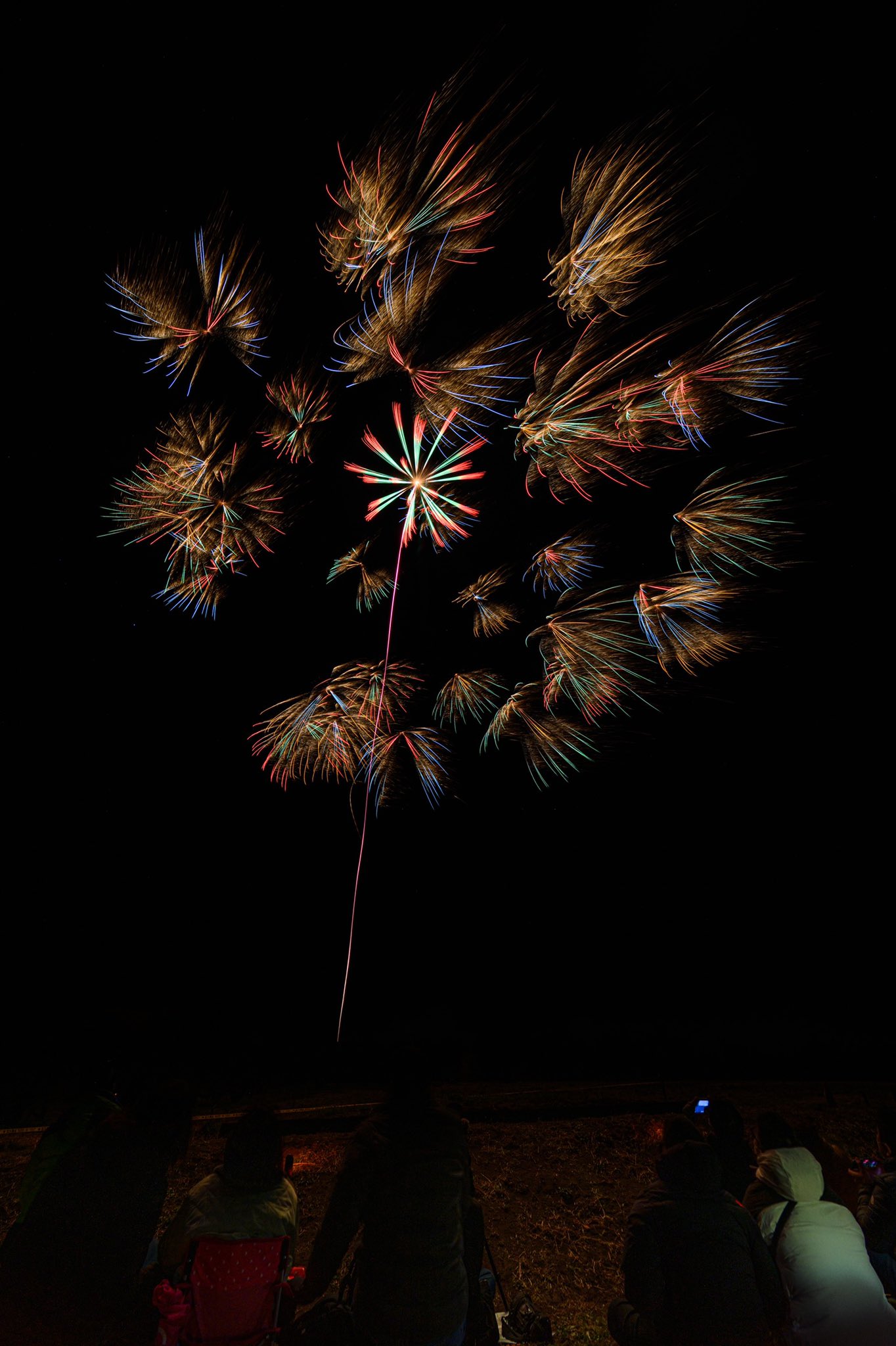 おーわ 本日 群馬 高崎にて開催された群馬花火大会 およそ30分間 美しく迫力ある花火が夜空を美しく彩りました いやー 超絶激近で楽しかった 素敵な時間を提供してくださった群馬花火愛好会の皆さんに感謝です 群馬花火大会 群馬花火愛好会