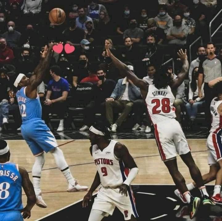 minyoongswifeu's tweet photo. YOONGI AT THE CLIPPERS BASKETBALL GAME AWHILE AGO T__T HIS TINY BEANIE IM GONNA CRY https://t.co/T1wDxR7l5H