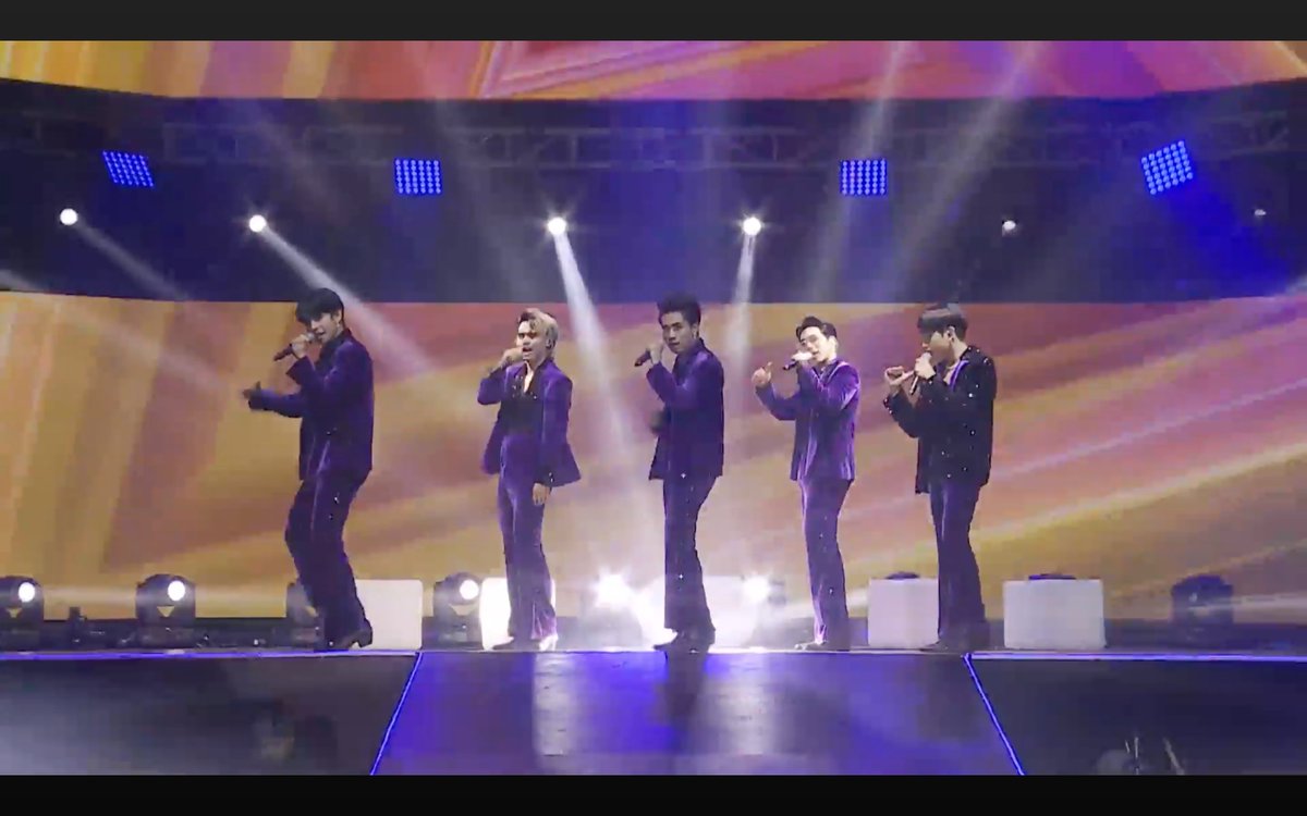 SB19Official's tweet photo. Let’s go old school. 😎

Retweet if you’ve been waiting for this day! SB19’s here to give you an NSYNC Medley!

SB19 OURZONE DAY1
#SB19Anniv3rsary #SB19OZAnnivConcert https://t.co/hQtqmb50bo