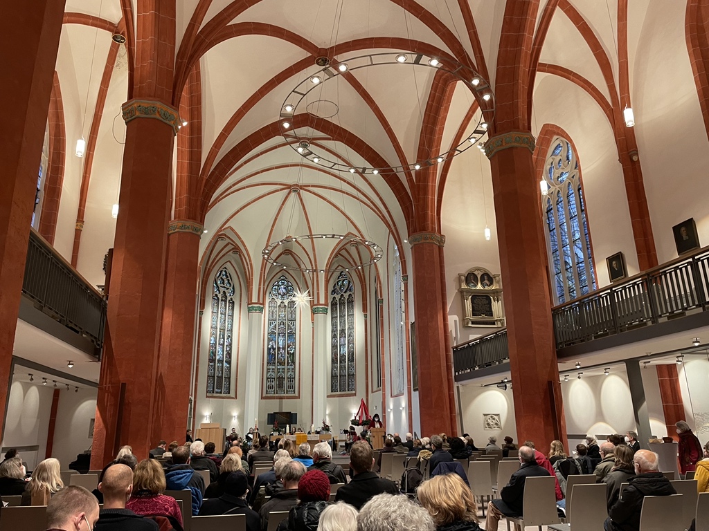 Nach drei Jahren Renovierungsarbeiten wird jetzt die #Kirche St. Johannis, zentral gelegen in #Göttingen, mit einem festlichen #Gottesdienst eingeweiht. 
Auch wenn die Pandemie Einschränkungen erzwingt, so überwiegt doch die große Freude über die neugewonnene Schönheit!