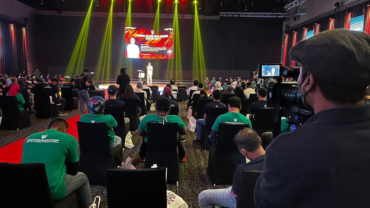 ybkarimhamzah's tweet photo. it’s the 19th edition of our Jelajah #Belia #Sarawak program & its for our #youths in #Satok area. Big thanks to them for their wonderful support while complying with #SOP Kudos to Ministry of #Youth #Sports Sarawak #MYSS for another job well done @JapenSarawak @bernamadotcom https://t.co/ijRK43uE75