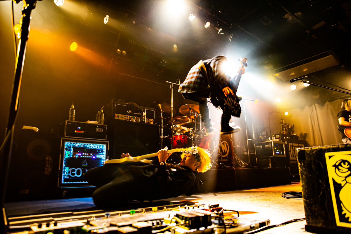 KOM_Official's tweet photo. KNOCK OUT MONKEY 20th
神戸チキンジョージ40th 記念公演
『Anniversary × Anniversary』

 [2部 バンドセット]

お越しいただいた皆さまありがとうございました〜‼
久しぶりのバンドセットワンマン、やっぱり最高でした😂

#ChickenGeorge
#チキンジョージ
#knockoutmonkey
#ノクモン https://t.co/kMxzSVS9pL