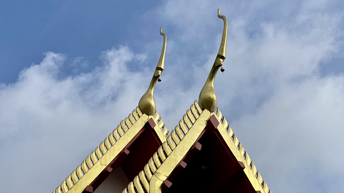 MathysRoland's tweet photo. #Chofa

The chofa is generally believed to represent the mythical creature Garuda, half bird and half man, who is the vehicle of the Hindu god Vishnu. https://t.co/0mOTRRIjo2