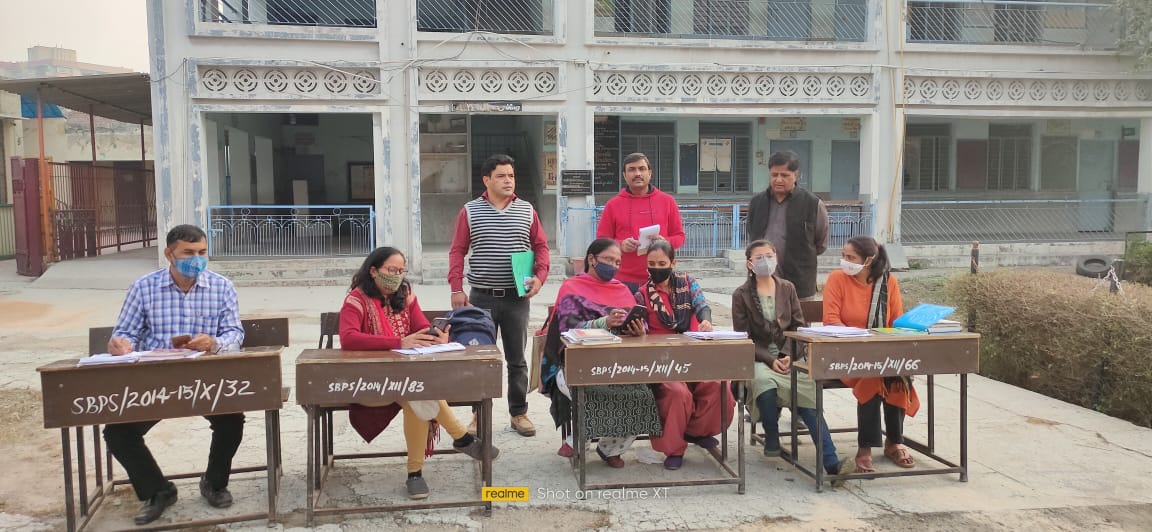 DMSouthWest1's tweet photo. Inspection of Special Camp held on 27.11.2021
by Section Officer (Election), District South West
@CeodelhiOffice
@ECISVEEP
#ceodelhioffice #specialcamp #delhi #DEOs #ssr2022 #specialsummaryrevision2022 #camp #awareness #doregister #voterlist #register https://t.co/dkUrqIpYo0