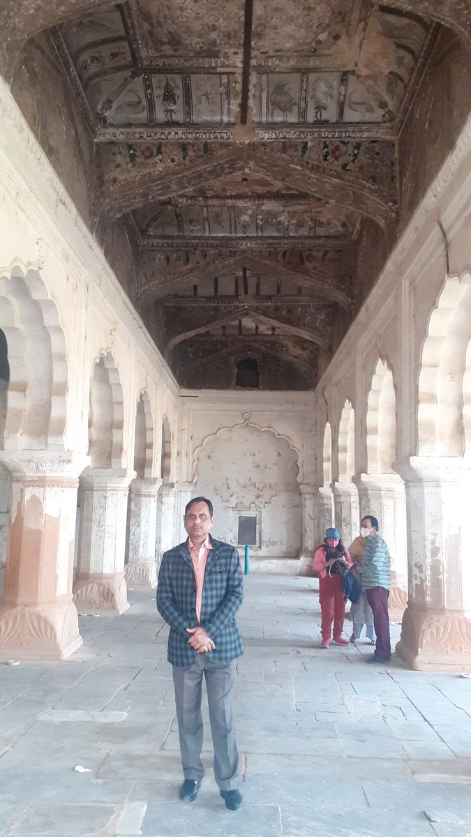 MiholiaR's tweet photo. Rajmahal ,Orchha fort near Lucknow https://t.co/mOMjaQwUVK