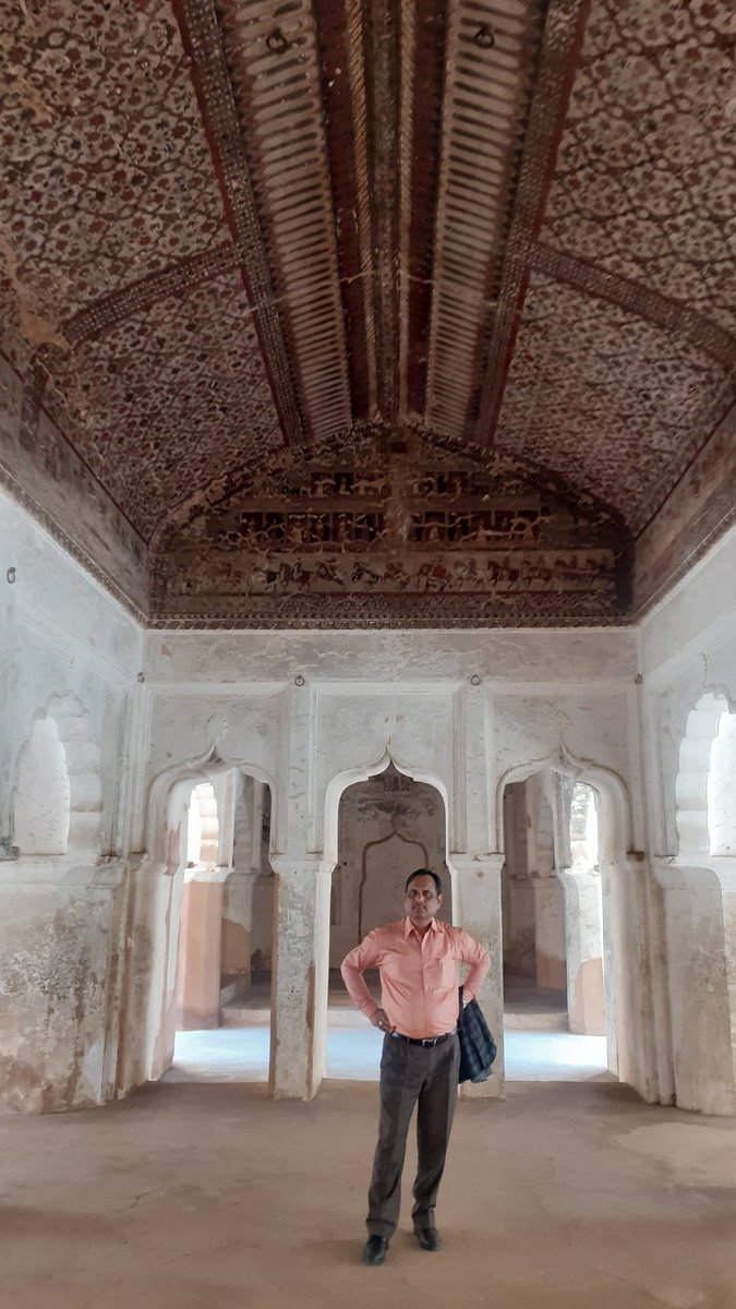 MiholiaR's tweet photo. Rajmahal ,Orchha fort near Lucknow https://t.co/mOMjaQwUVK