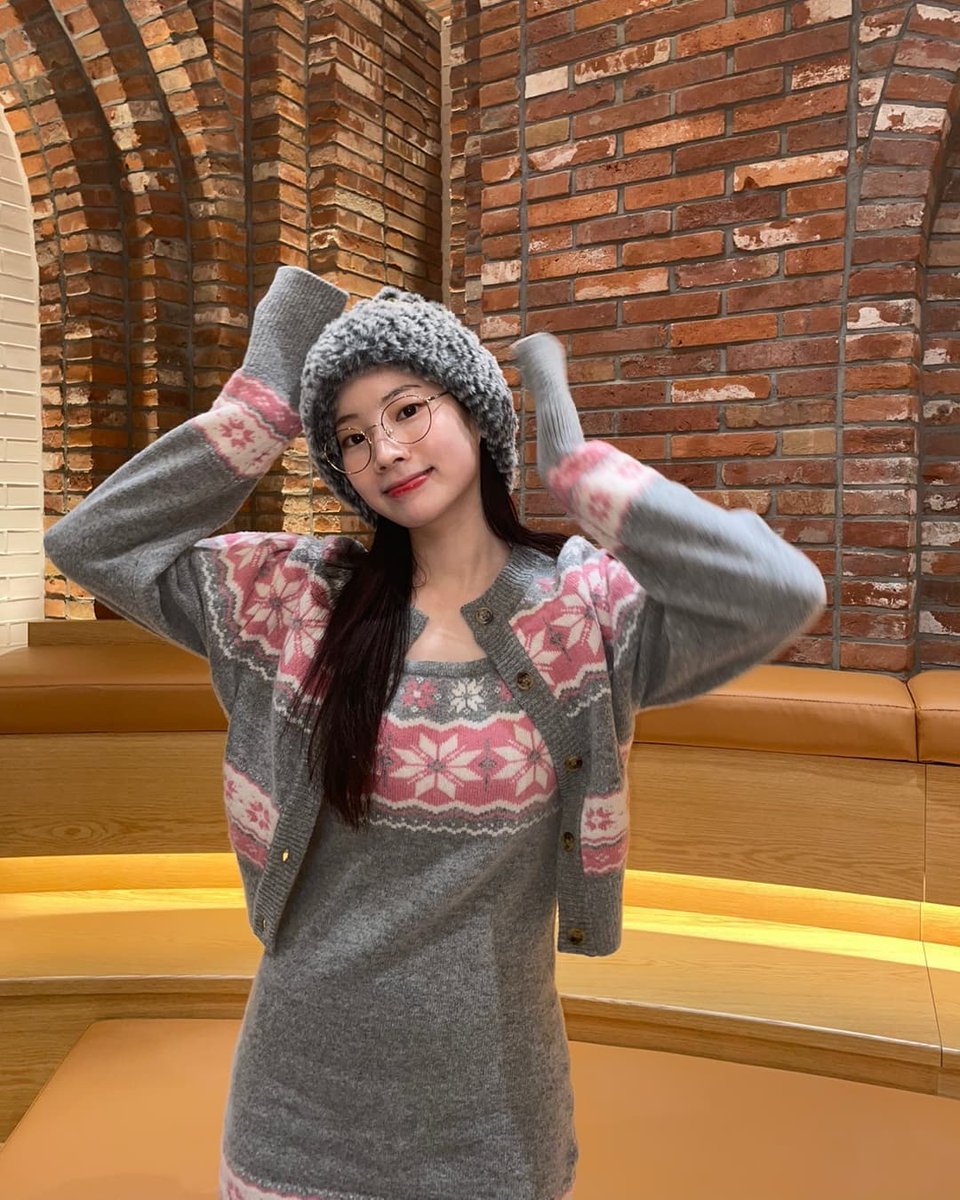 archivedkdh's tweet photo. girlfriend dahyun, my everything https://t.co/B3CGLbadb0