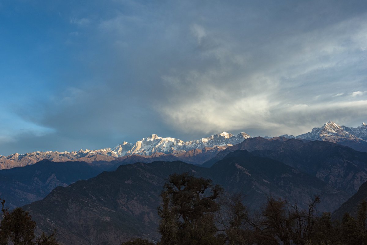briskjourney's tweet photo. Always be thankful for the little things.. even the smallest mountains can hide the most breathtaking views! #snow #nature #NaturePhotography #naturelovers #PhotoOfTheDay #photo #photography #photographer #photographylovers #Himalayas #landscapephotography #travelphotography https://t.co/xSrqnWlbOY