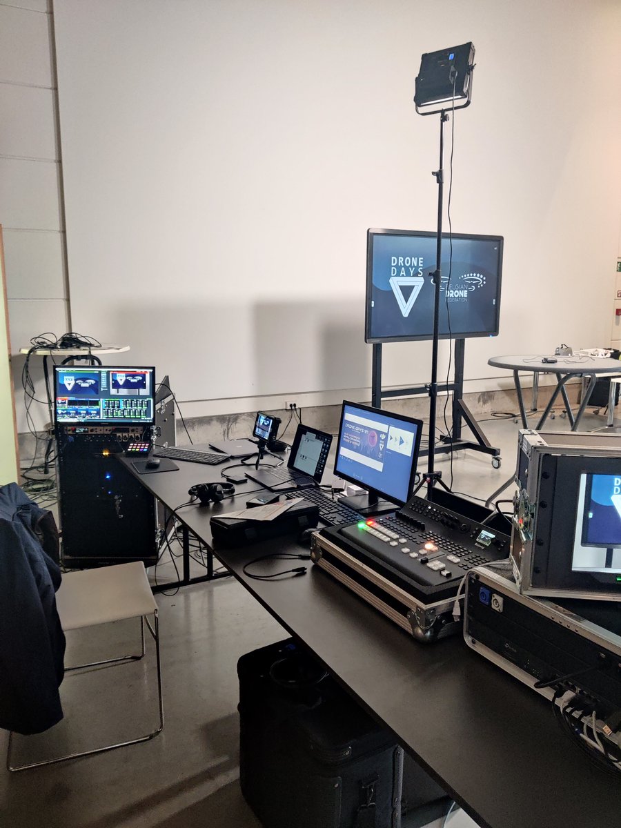 <a href="/DroneDaysBxl/">Drone Days</a> 2.1 continues today at 01:00pm with exciting #conferences. 
Don't miss the proclamation of the <a href="/DJIGlobal/">DJI</a> Drone-Days Movie #Awards at 05:00pm

Links: 
FR : drone-days.be/fr/prix-et-tic…
NL : drone-days.be/nl/prix-et-tic…
UK : drone-days.be/en/prix-et-tic…

#uas #fpv #legislation