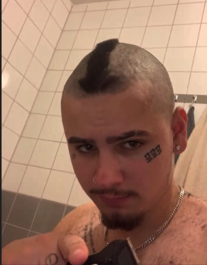 TTVN1TRO's tweet photo. New haircut what you guys think? #viral #FYP #hair #haricut #Memes #funny #pepelaugh #AvatarTheLastAirbender #avatar #gamer #streamer https://t.co/x2I9Qp0X38