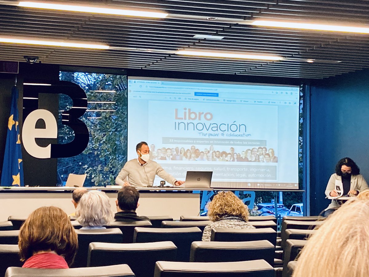JorgeGdelArco's tweet photo. @oskarpaz en @getxoblog compartiendo el proceso de co-creación del “Libro de la innovación”: una guía para la exploración. #GenInnovación https://t.co/c3l7vMZFKy