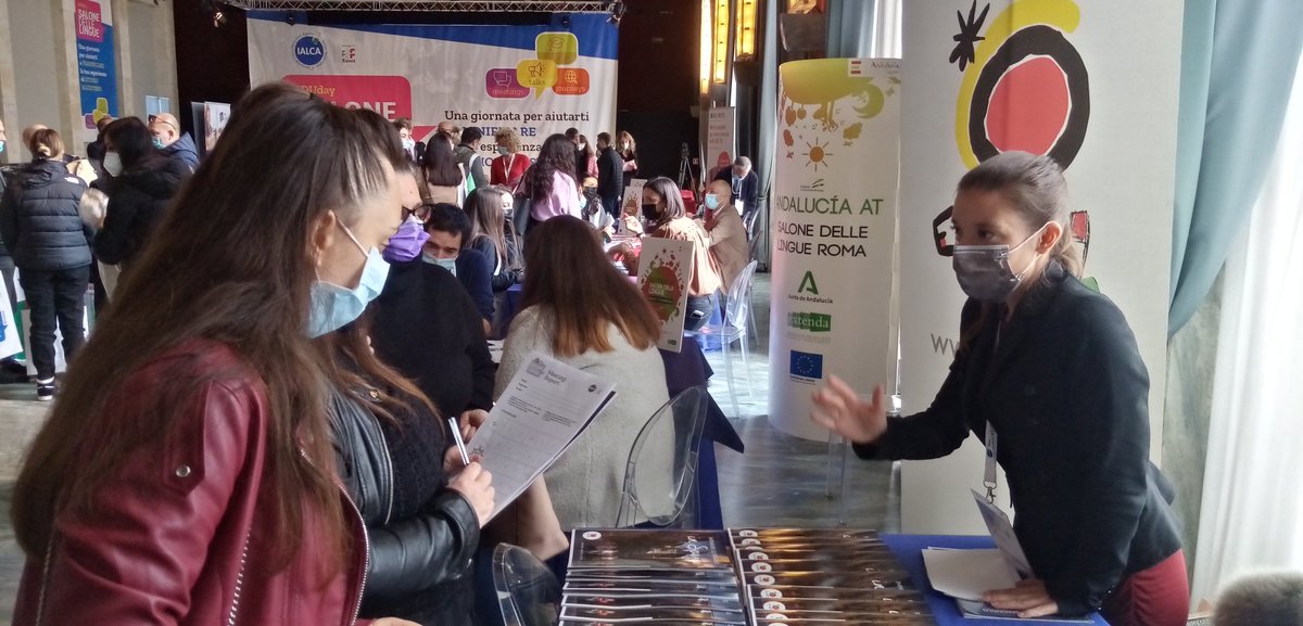 SpagnaInItalia's tweet photo. La #Spagna presente al #salonedellelingue @IALCA_felca di Roma, per presentare l'offerta di turismo idiomatic. Vieni a trovarci e conosci la Spagna. #timeritilaspagna @Turespana_ https://t.co/acMQWGZdpY